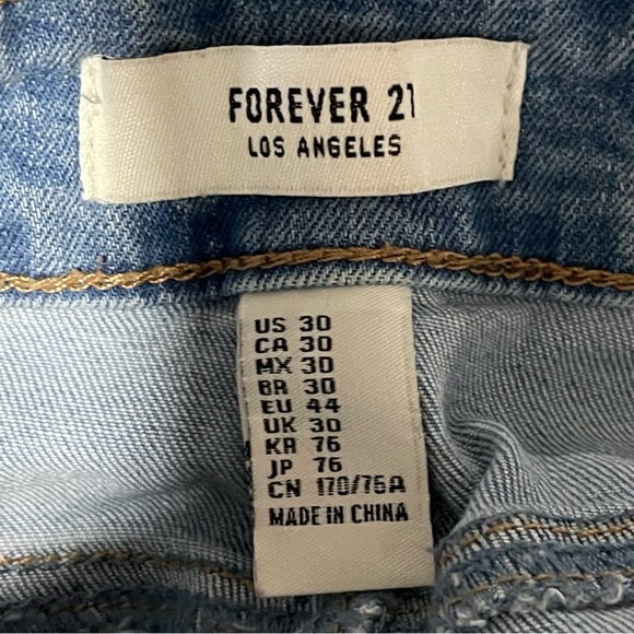 * Forever 21 Women's  Distressed Ripped Denim Mini Skirt Sz 30 - Picture 5 of 17